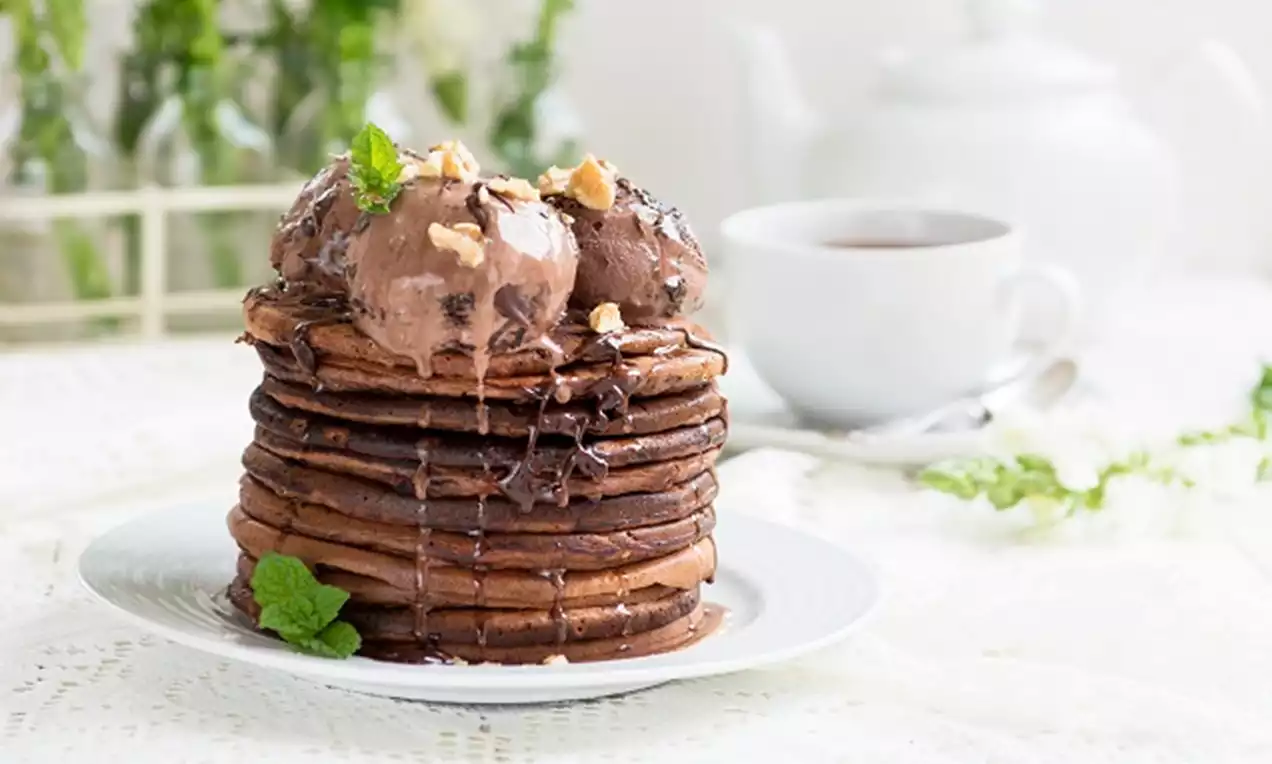 ICE CREAM CHOCOLATE PANCAKE